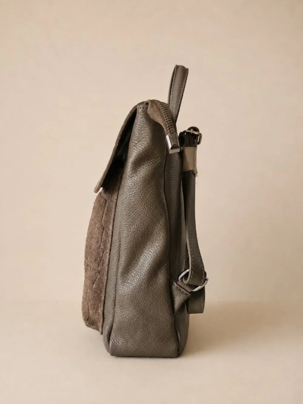 Italian Leather Croc-Embossed Backpack – Taupe
